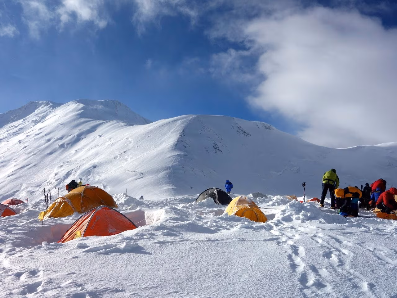 Ascenso del Pico Razdelnaya (6148m)
